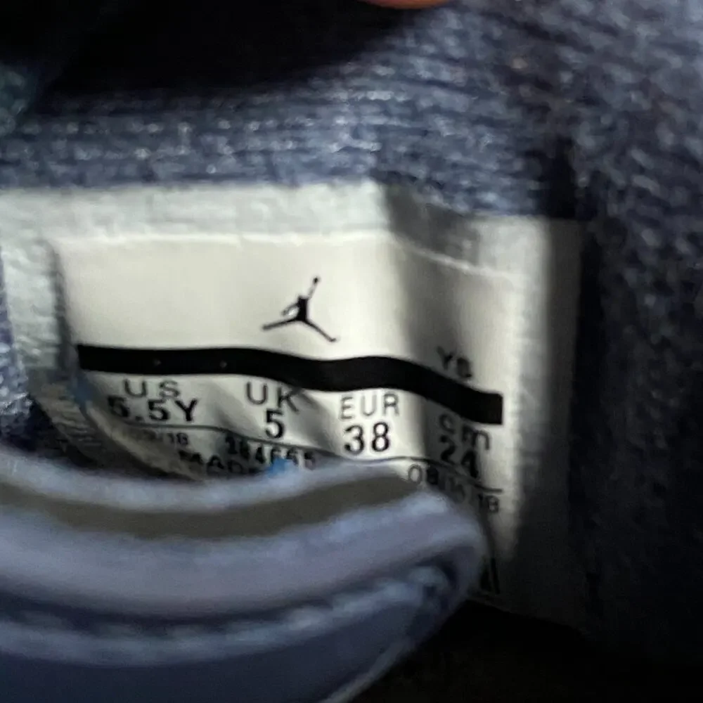 Kid's Air Jordan 6 Retro Jimmy Butler GS Diffused Blue Size 5.5Y (384665-400)